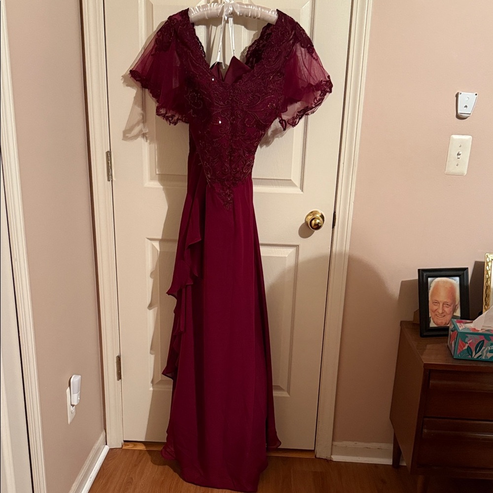 Elegance Wine Lace Evening Gown